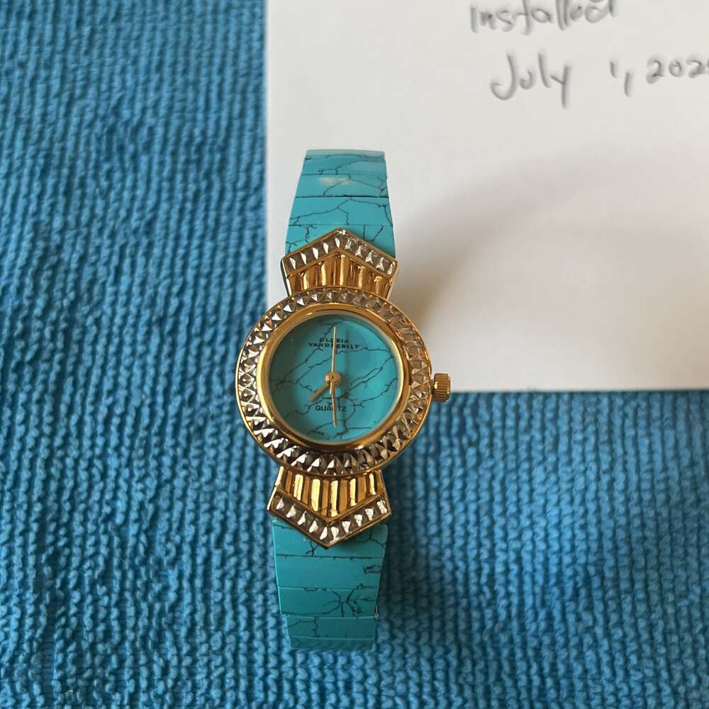 Two Wrist Watches: Eiger Typ J432 and Redre Turquoise Design Ladies Watch - Picture 7 of 7